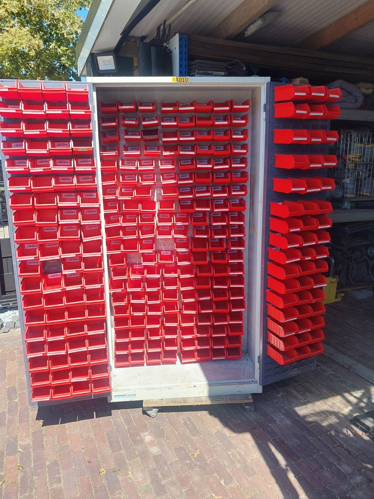 Stalen opbergkast met 300 bakjes - lichte schade, Ophalen
