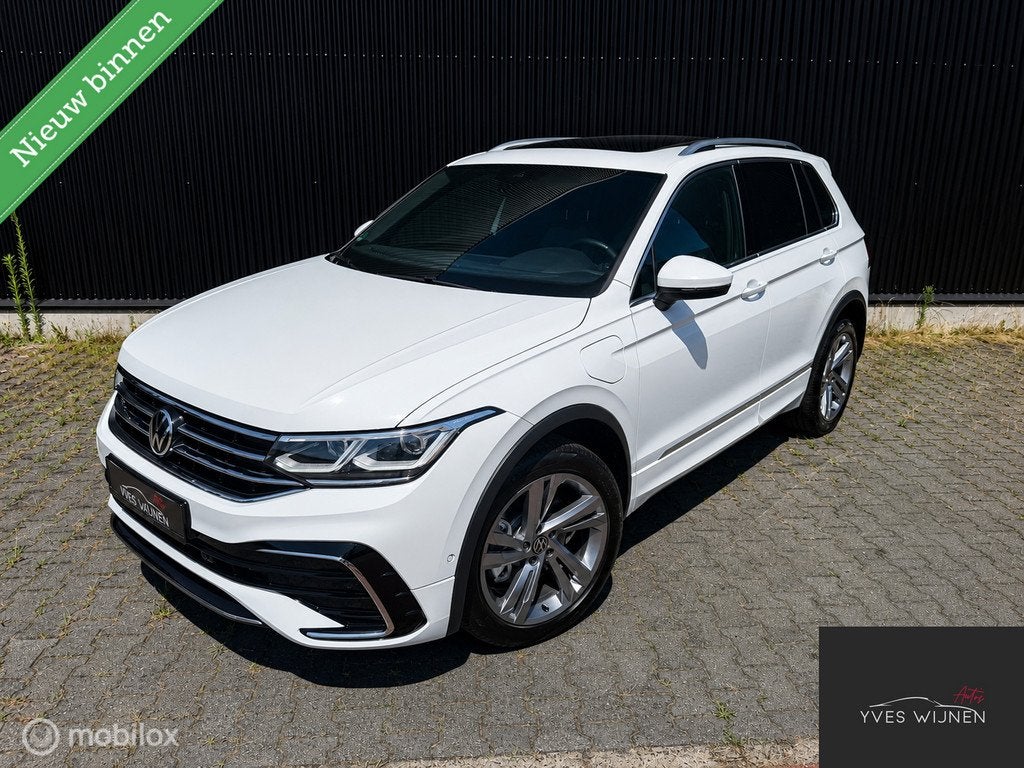 Volkswagen Tiguan 1.4 TSI eHybrid R-Line Business+ PANO KEYL, Auto's, Volkswagen, 1716 kg, 4 cilinders, Met garantie (alle), Leder en Stof