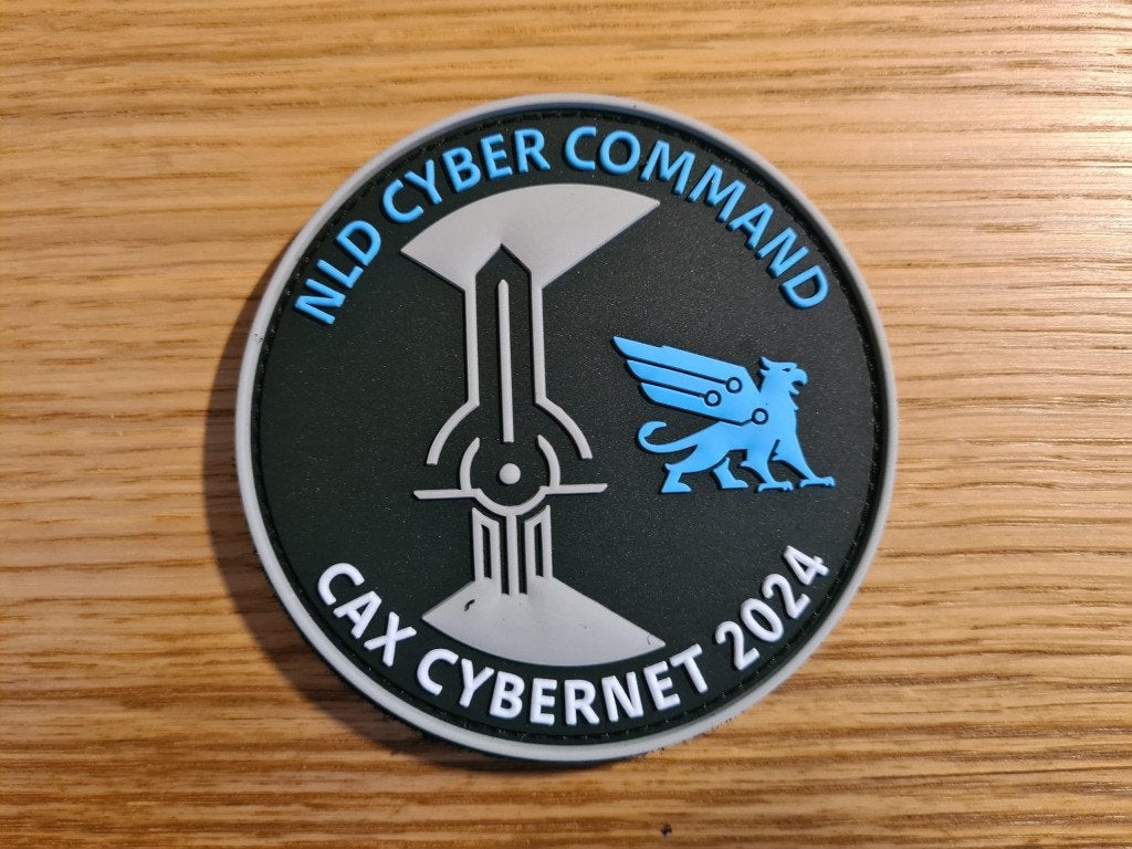 Defensie Cyber Commando patch 'Cax Cybernet 2024', Ophalen of Verzenden, Landmacht, Nederland, Embleem of Badge
