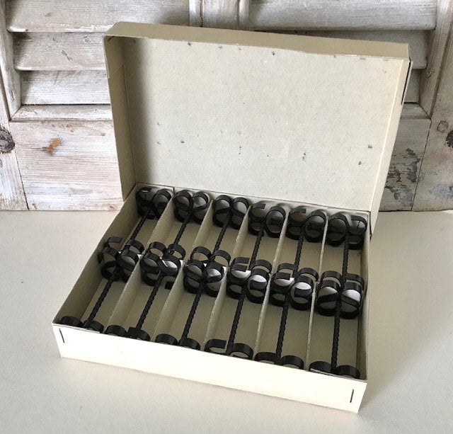 Franse nostalgische zwart metalen messenlegger 12 stuks, Ophalen of Verzenden, Zo goed als nieuw, Zwart, Metaal