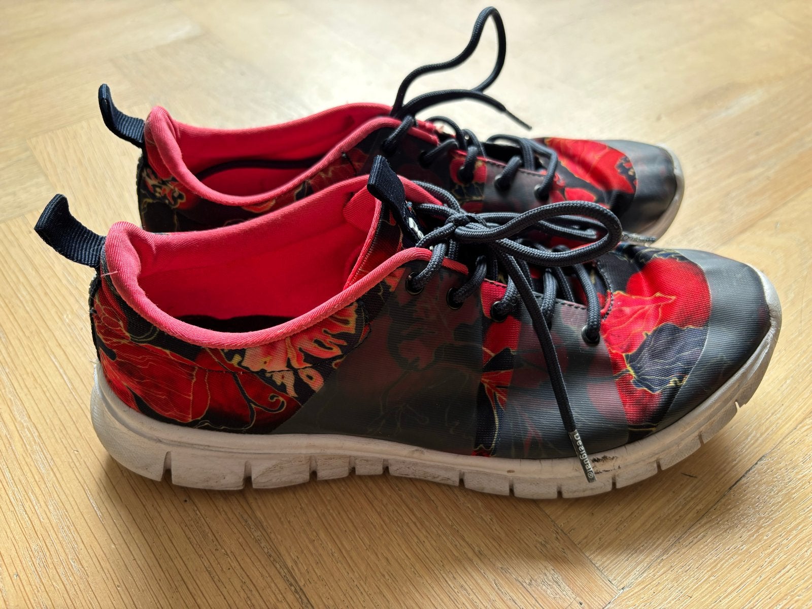 Desigual sneakers, maat 40, rood/zwart bloemenprint, Ophalen, Gedragen, Rood, Sneakers of Gympen