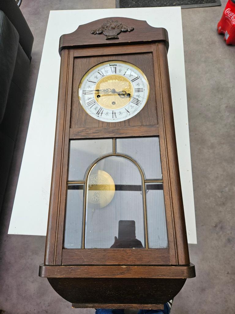 Antieke XERA wandklok met slinger en sleutel, Antiek en Kunst, Antiek | Klokken, Ophalen of Verzenden