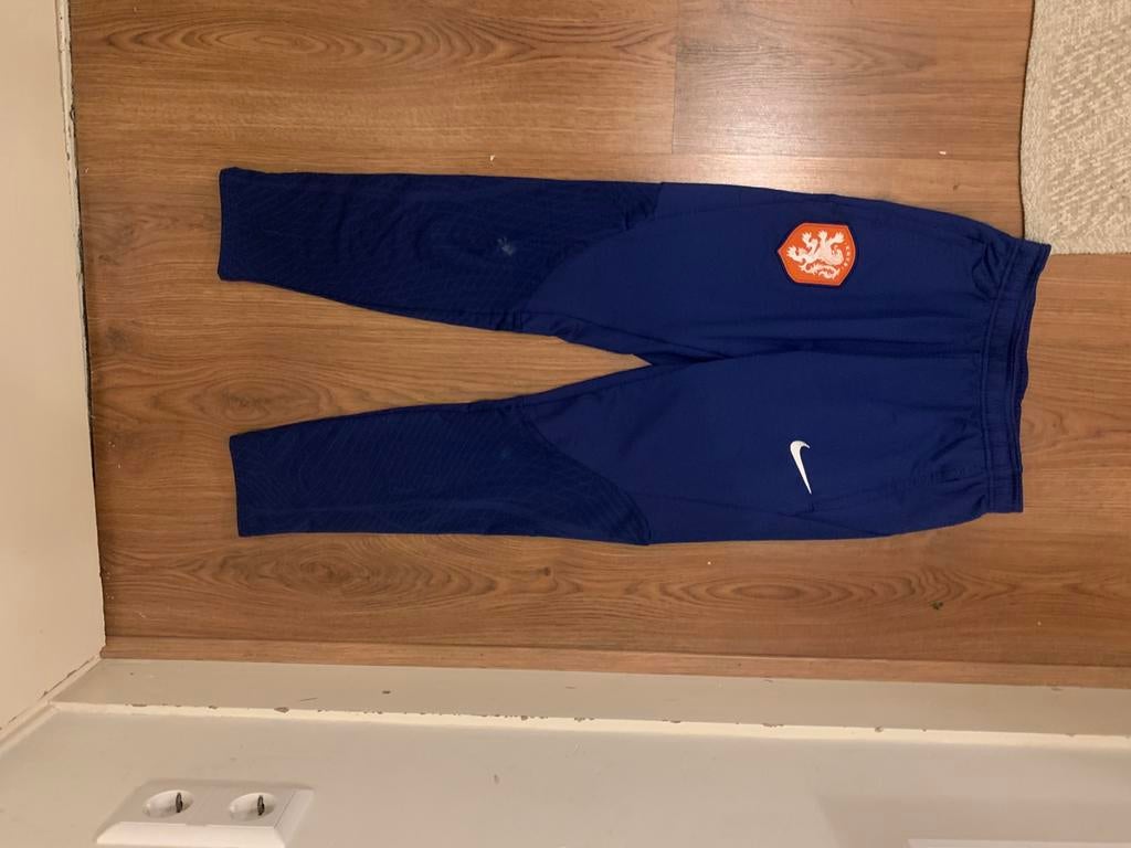 Trainingsbroek nike maat 152, Ophalen of Verzenden, Zo goed als nieuw, Overige maten, Zwart