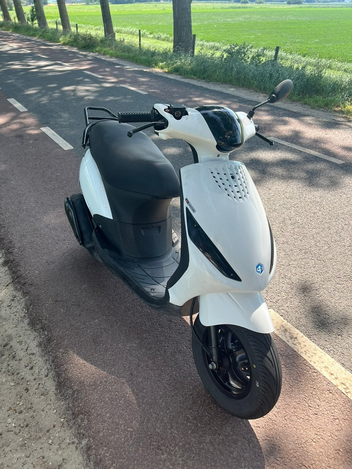 Zip 125 brom, Ophalen, Zo goed als nieuw, Benzine, Zip