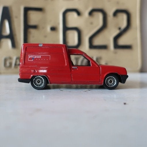 Renault Express R5 PTT Post 1:43 Solido rood Made in France, Ophalen of Verzenden, Gebruikt, Auto, Solido
