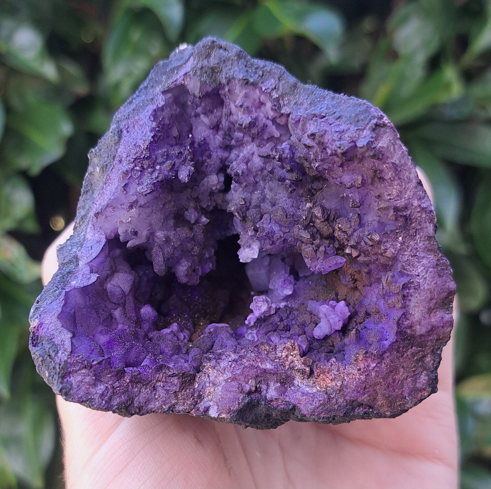 Grote edelsteen paarse Bergkristal geode edelstenen mineraal, Verzamelen, Ophalen of Verzenden
