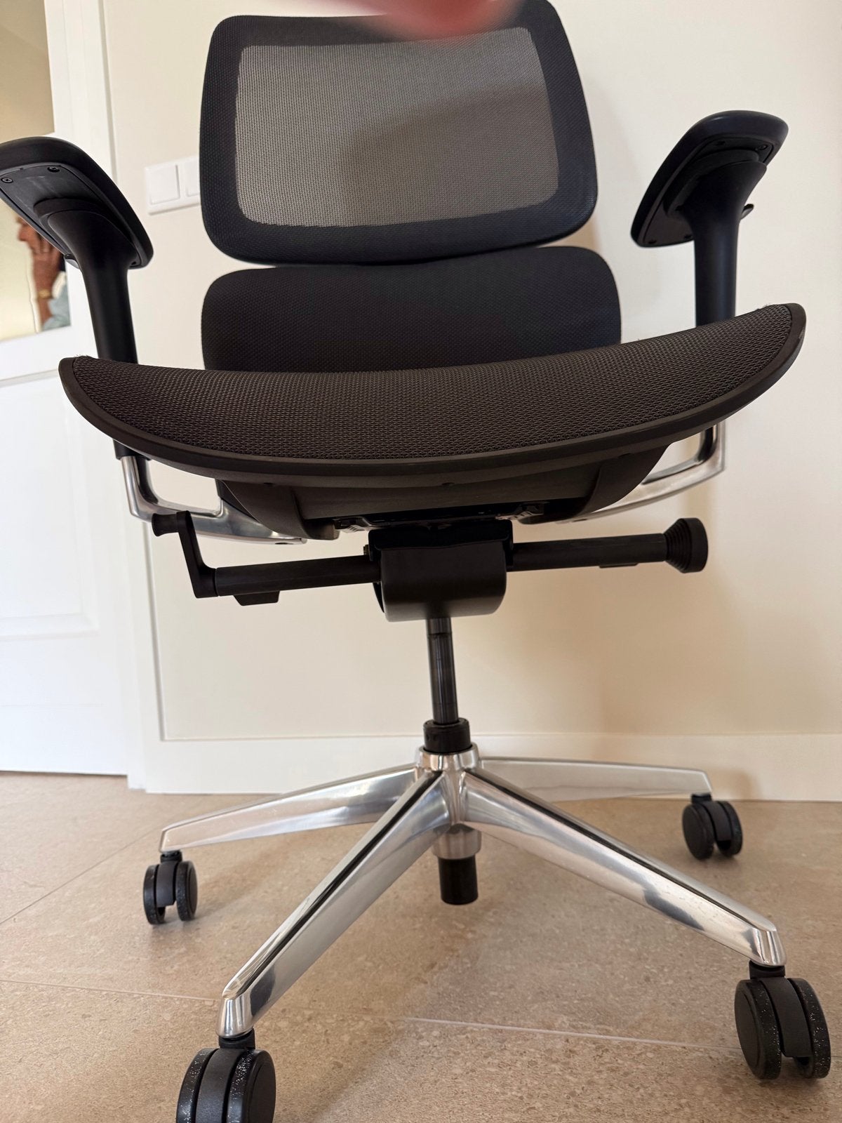 Foto 7 van ZEER PROFESSIONELE ergonomische Bureaustoel - NIEUWSTAAT