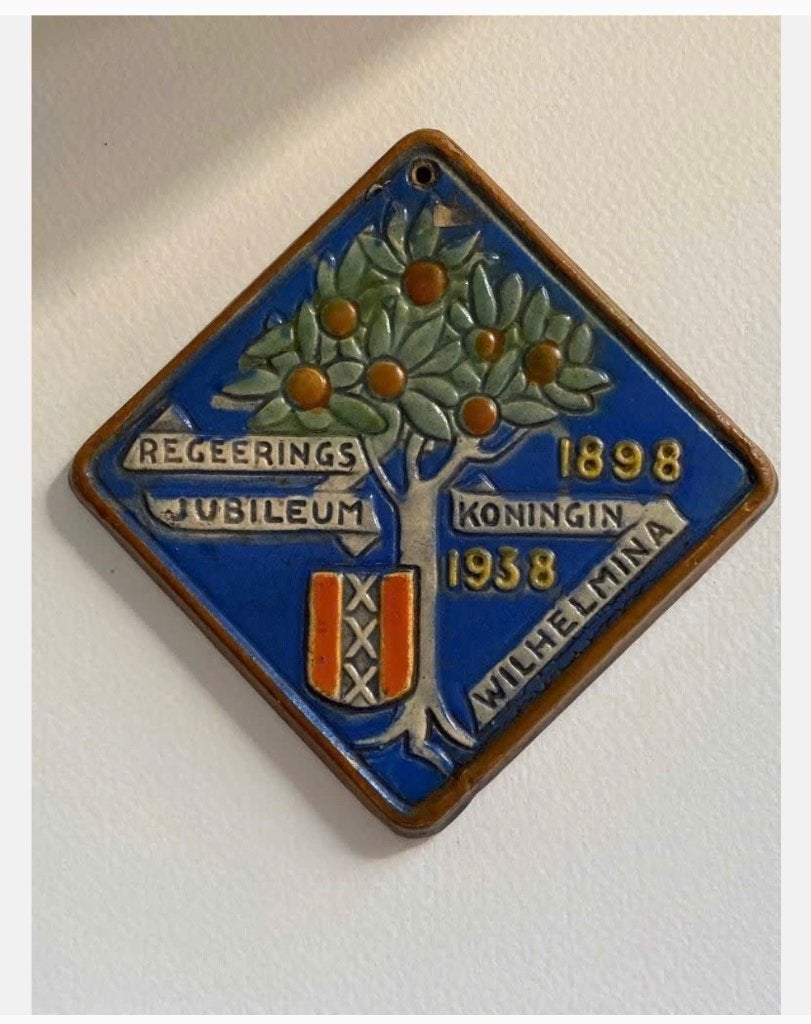 2 x Herinnering tegel 1898-1938 Kon. Wilhelmina pr.p.stuk, Ophalen of Verzenden