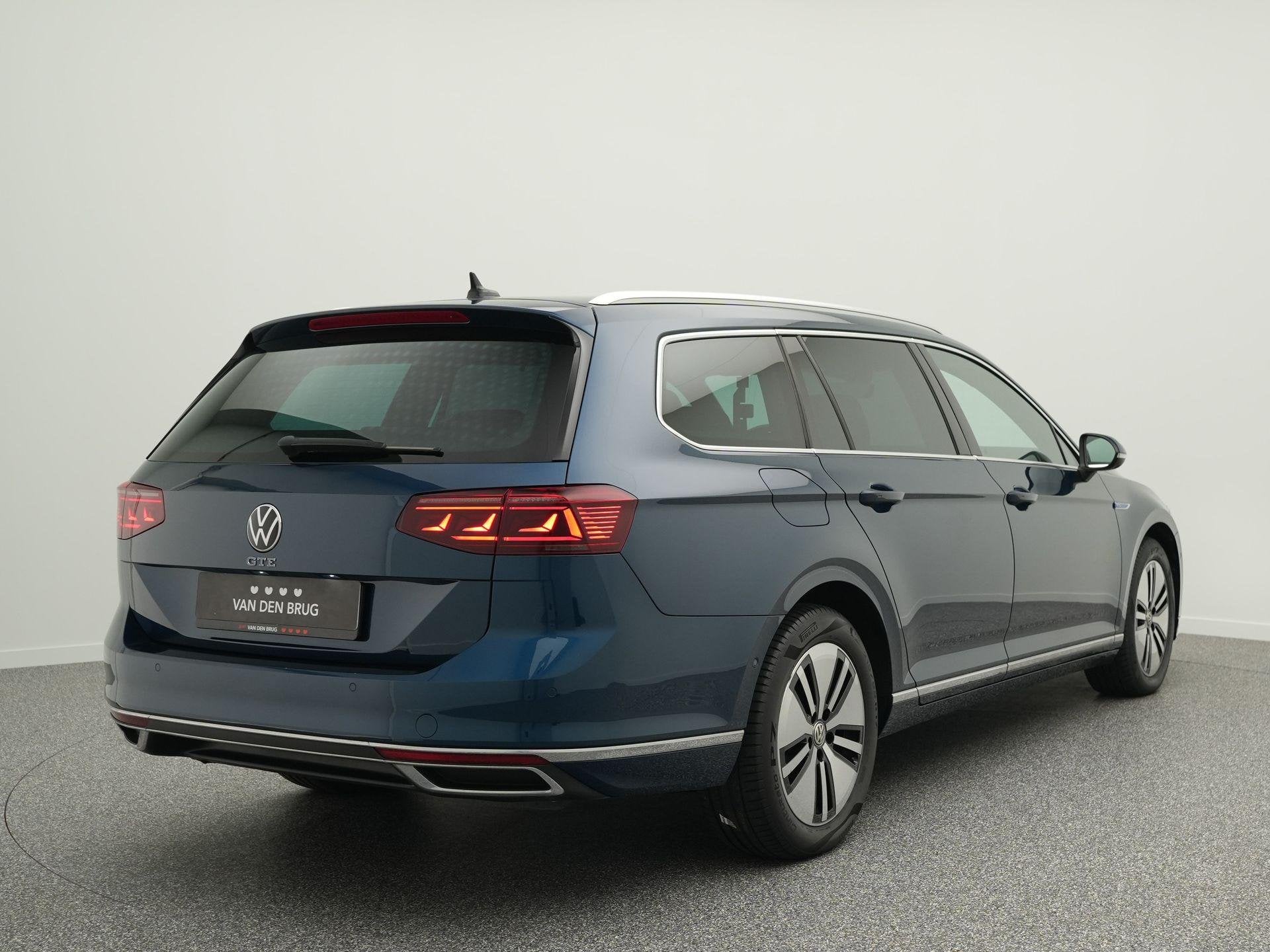 Volkswagen Passat Variant 1.4 TSI 218 PK PHEV GTE Business D, Gebruikt, 4 cilinders, Blauw, 1600 kg