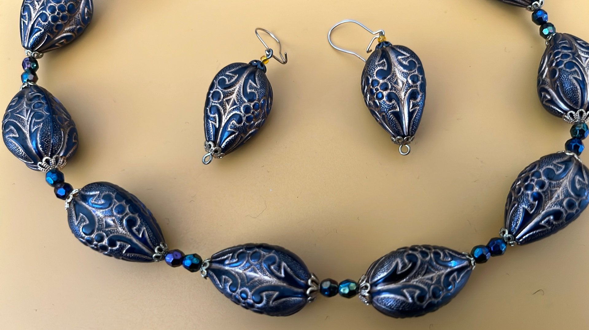 Nieuwe set ketting + bijpassende oorbellen blauw/goud, Ophalen of Verzenden, Zo goed als nieuw, Goud, Overige materialen