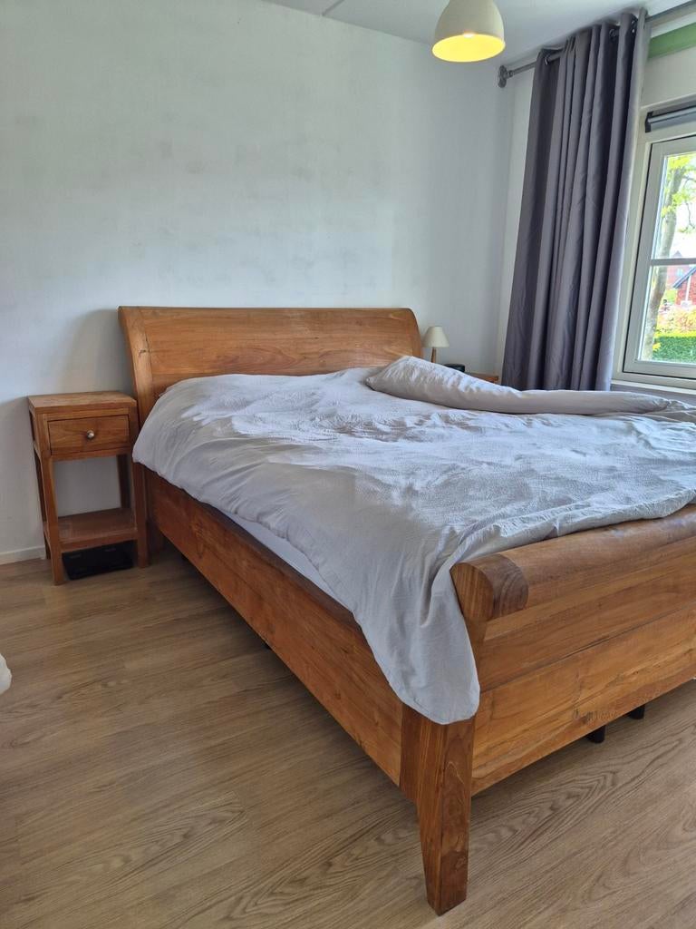 Teakhouten bed icl nachtkastjes, Huis en Inrichting, Slaapkamer | Bedden, Ophalen