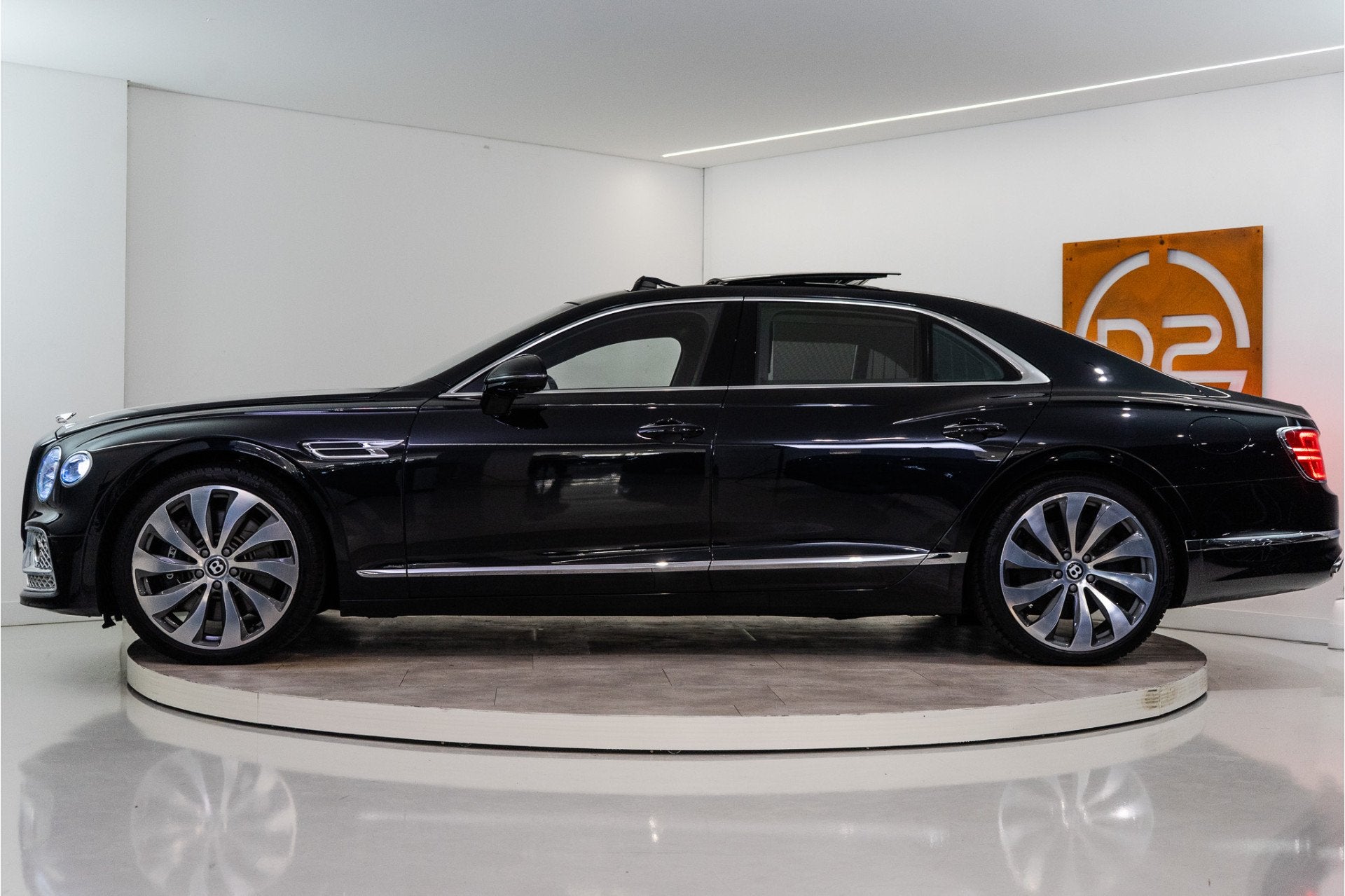 Bentley Flying Spur 2.9 V6 Hybrid Mulliner 544PK | Pano | B&, Auto's, Automaat, Gebruikt, Zwart, Bedrijf