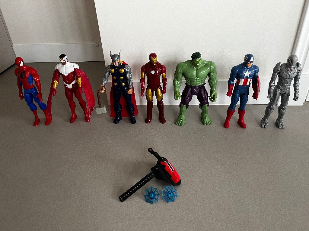 Set van grote Avenger actiefiguren, Ophalen, Zo goed als nieuw