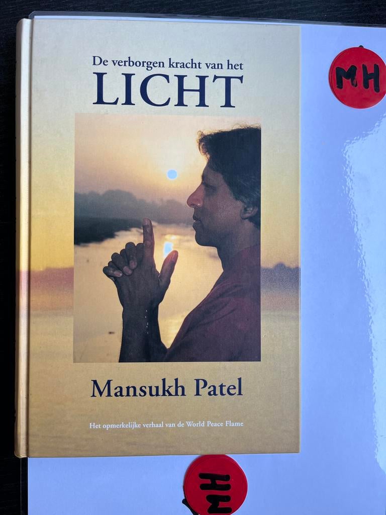 De verborgen kracht van het LICHT - Mansukh Patel, Boeken, Ophalen of Verzenden, Zo goed als nieuw, Spiritualiteit algemeen, Achtergrond en Informatie