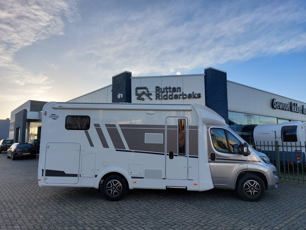Carado T 338 PRO+, Caravans en Kamperen, Campers, Automaat, Standaard zit, Fiat, Bedrijf
