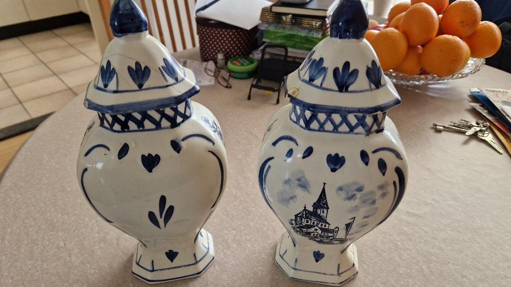 2 antieke delfts blauwe dekselvazen, Ophalen of Verzenden