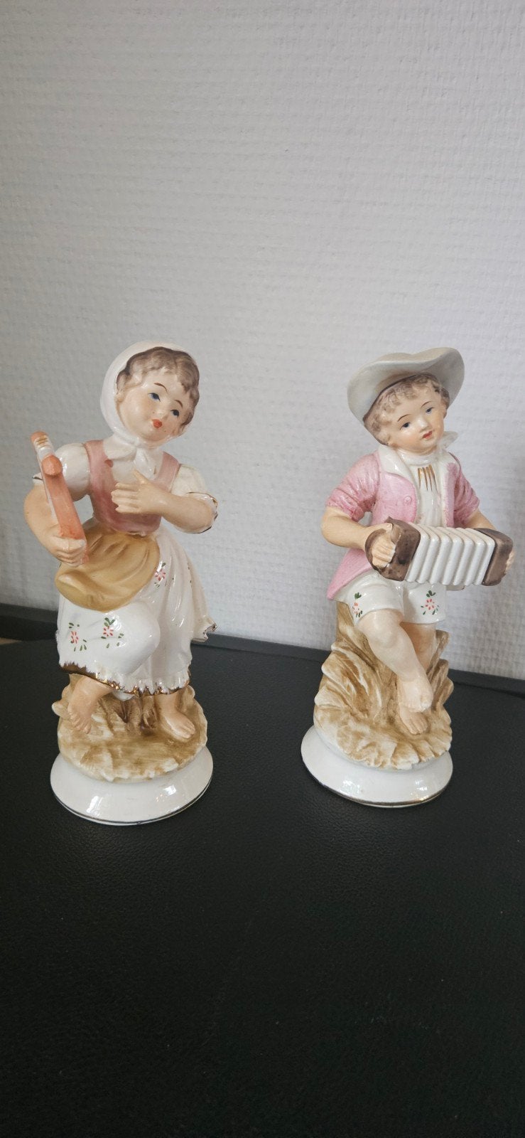 Vintage porseleinen beeldjes: meisje en jongen, 20 cm, Antiek en Kunst, Ophalen