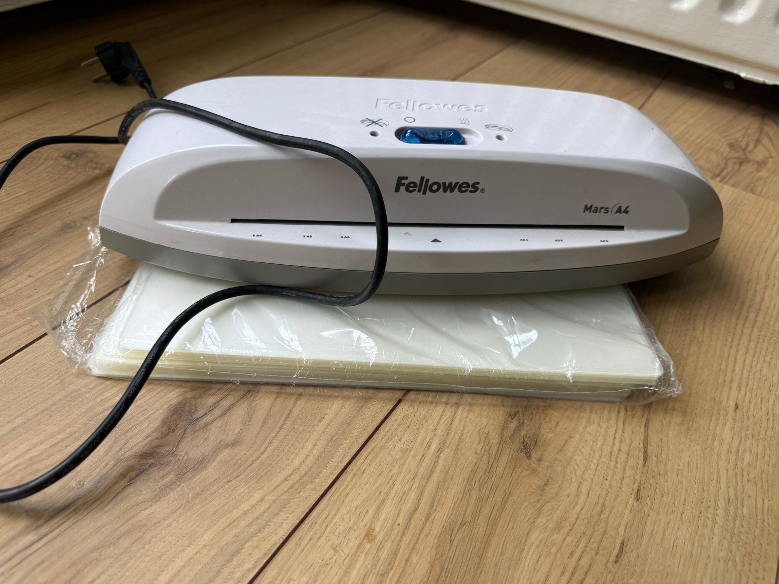 Fellowes Mars A4 lamineerapparaat met lamineerhoezen, Ophalen of Verzenden, Gebruikt