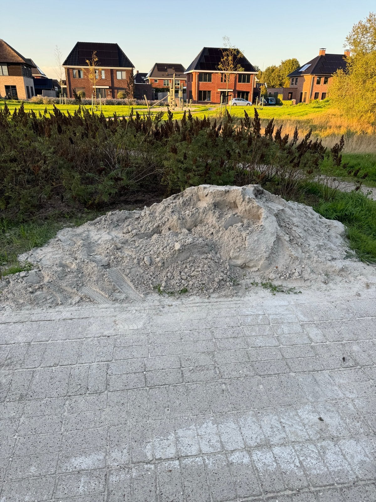Gratis ophoogzand/straatzand af te halen, Ophalen, Gebruikt, Straatzand