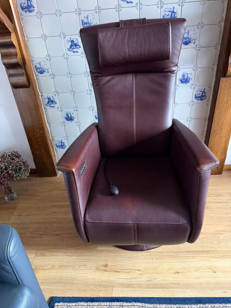 sta op/relaxfauteuil met ingebouwde massagefunctie., Ophalen, Zo goed als nieuw, 50 tot 75 cm, Leer