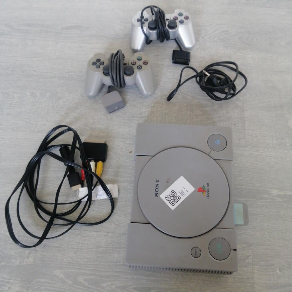 Sony PlayStation 1 met 2 controllers en games, Spelcomputers en Games, Spelcomputers | Sony PlayStation 1, Ophalen of Verzenden