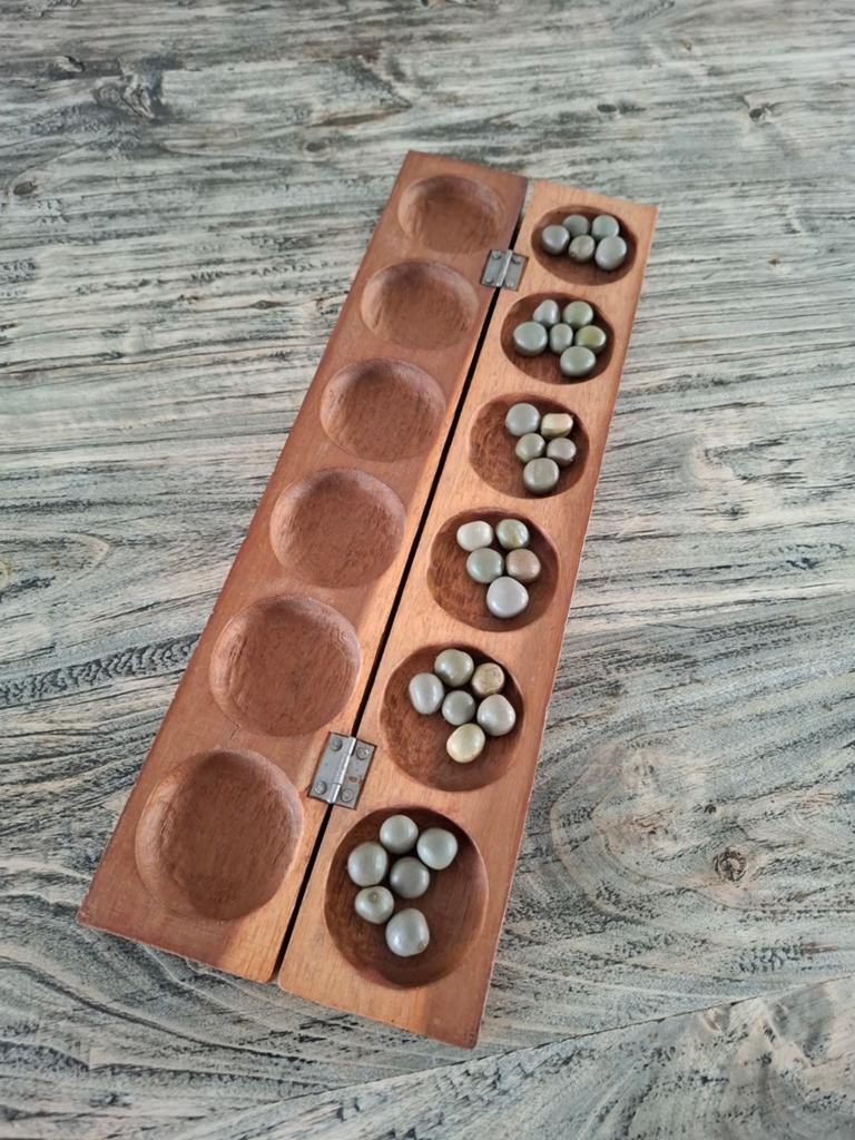 Bao Oud Bordspel Afrika 44 cm met Zaden, Een of twee spelers, Ophalen of Verzenden, Gebruikt, Reisspel