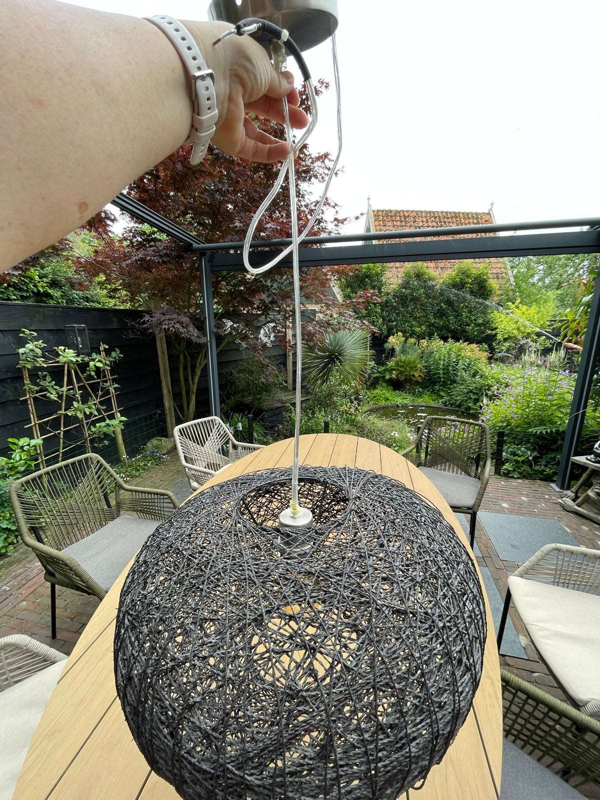 Zwarte Plafondlamp met Opengewerkte Draad Kap, Huis en Inrichting, Lampen | Plafondlampen, Gebruikt, Plafondlamp, Zwart, Metaal