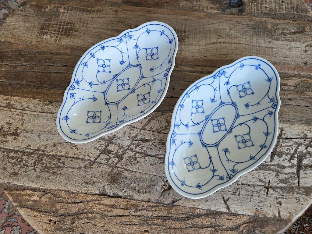 Saks Blau Winterling 2 ovale zuurschaaltjes, Huis en Inrichting, Keuken | Servies, Ophalen of Verzenden, Overige stijlen, Porselein