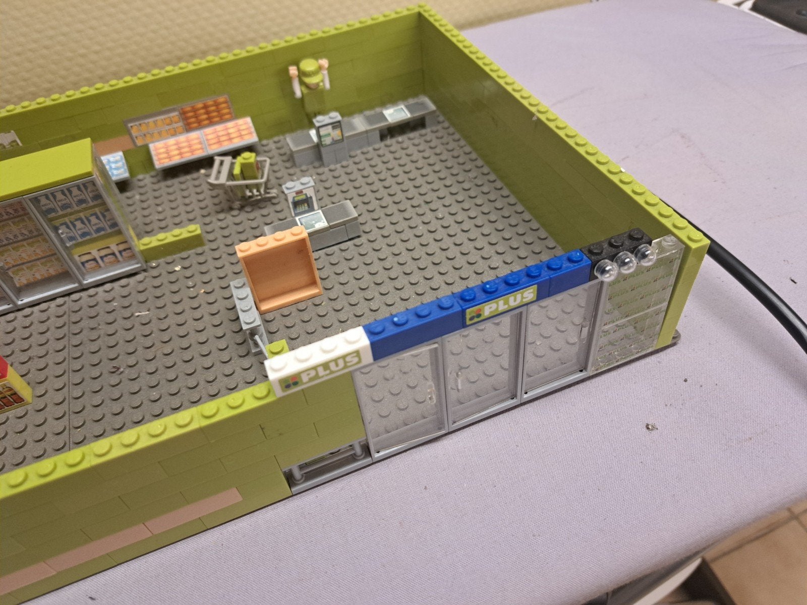 Winkel van bouwstenen (past niet op LEGO), Ophalen