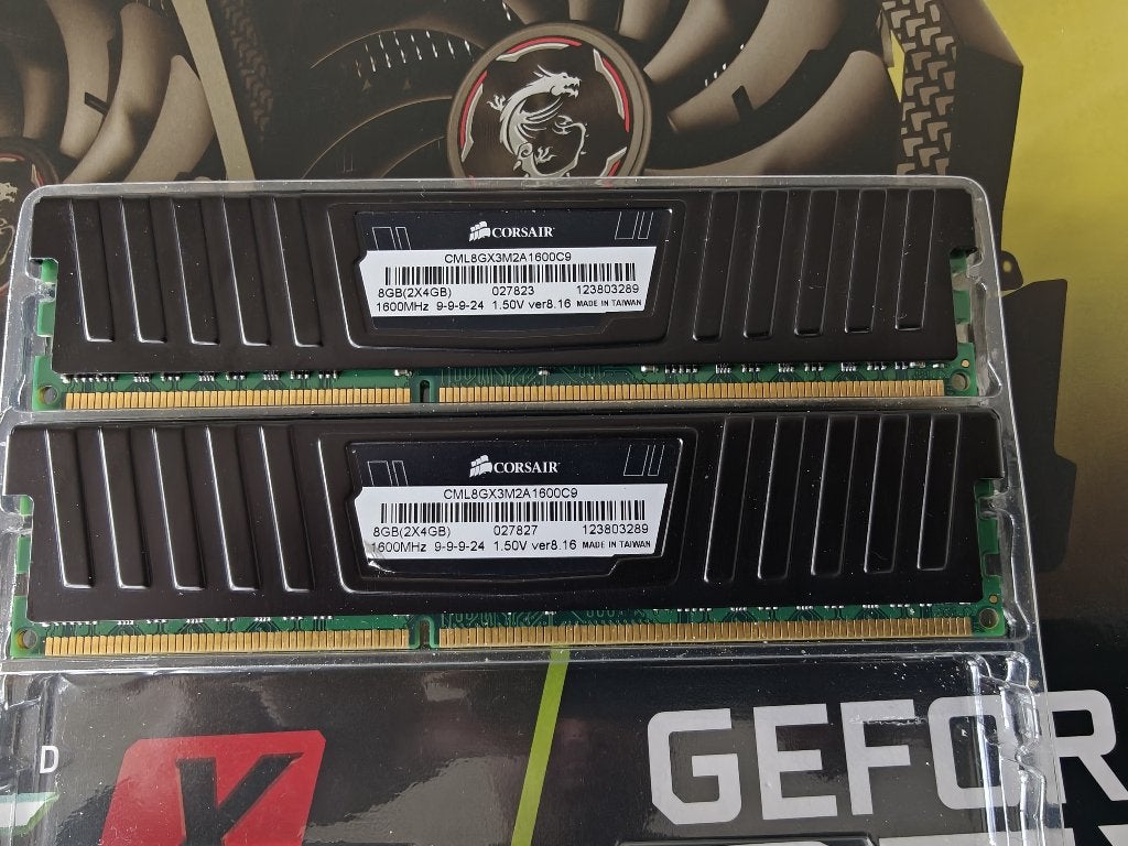 CORSAIR VENGEANCE LP DDR3 1600 mhz 2x4gb, Ophalen, 8 GB, DDR3, Zo goed als nieuw
