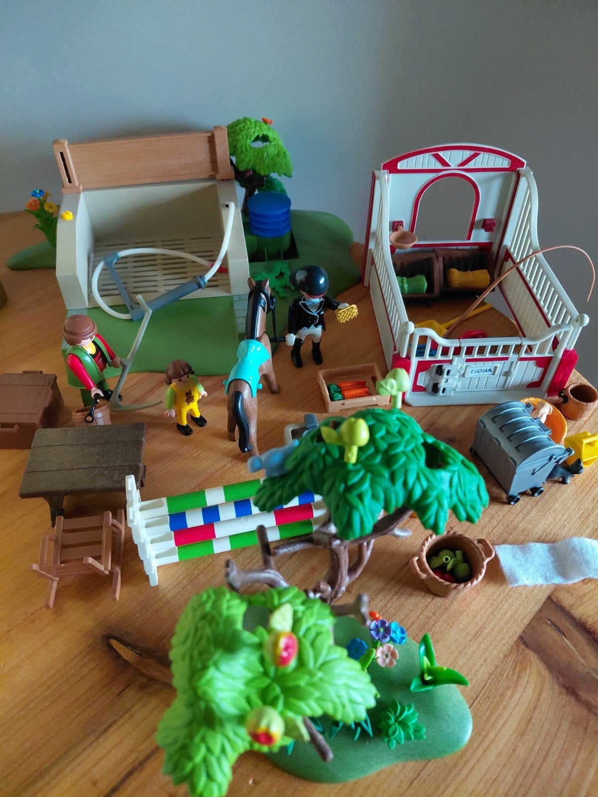 Playmobil paardenwasplaats/stal/beestjes/bomen, Ophalen of Verzenden, Zo goed als nieuw