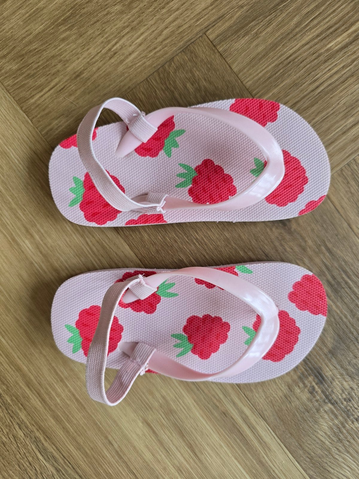 Roze kinder teenslippers met aardbeienprint 22/23, Kinderen en Baby's, Kinderkleding | Overige, Ophalen of Verzenden, Zo goed als nieuw