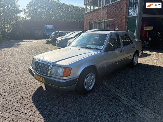 Mercedes-Benz 200-500 (W124) 200, Auto's, Mercedes-Benz, Automaat, Achterwielaandrijving, Gebruikt, 4 cilinders