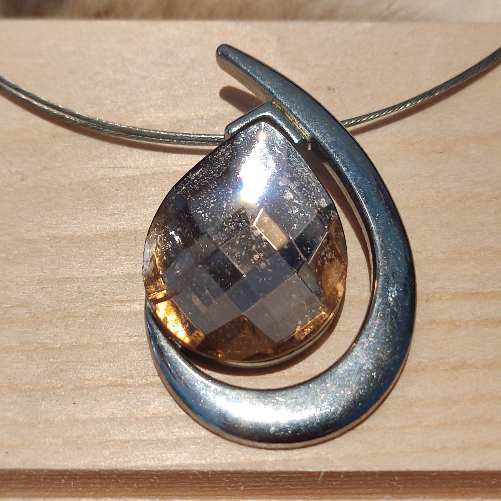 Toenga ketting met hanger en facetgeslepen steen, Overige materialen, Ophalen of Verzenden, Zo goed als nieuw, Met edelsteen