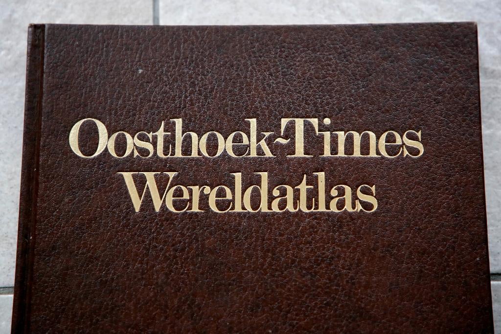 Wereldatlas Oosthoek-Times, Gelezen, Overige atlassen, Ophalen of Verzenden, 1800 tot 2000