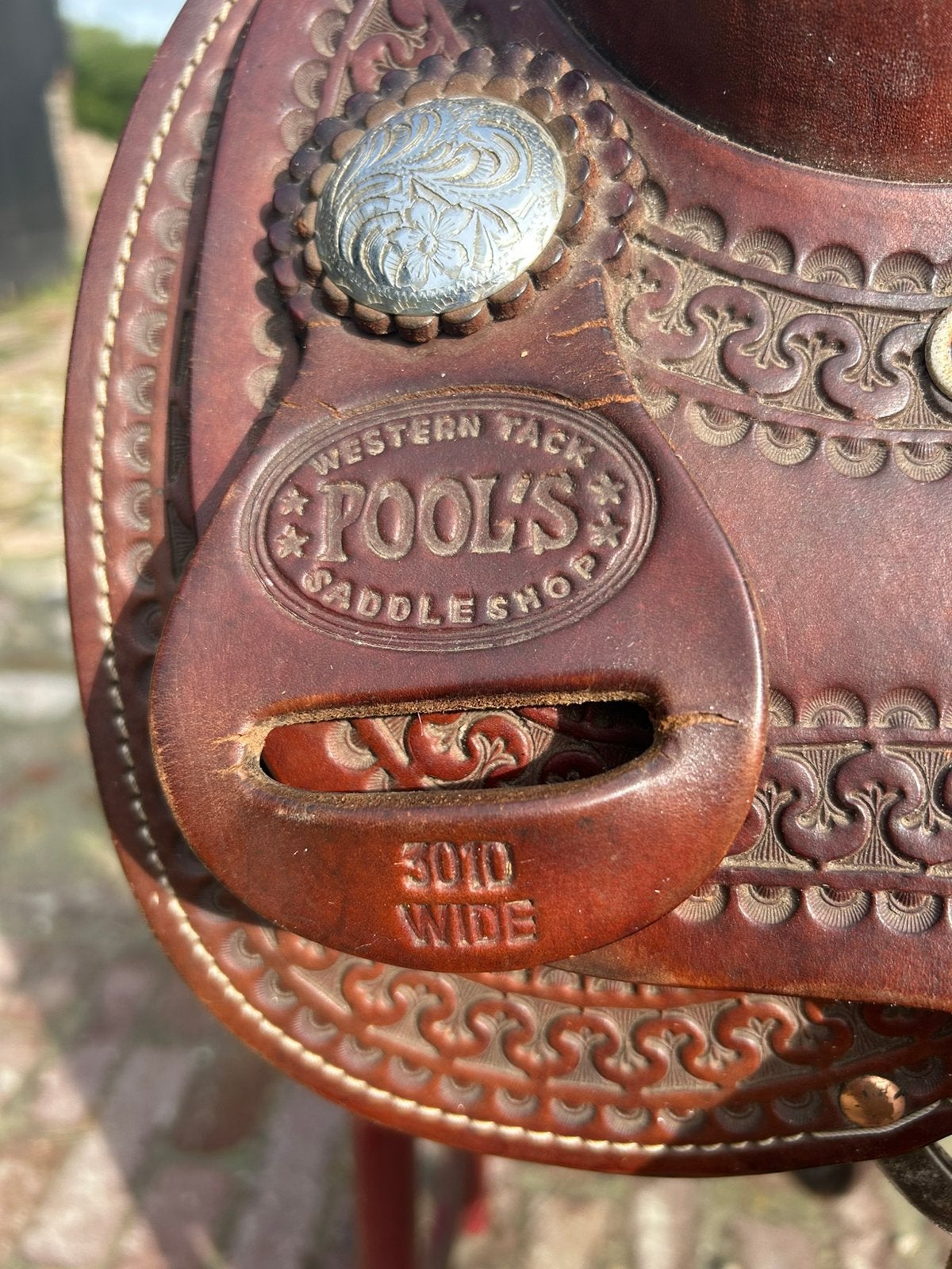Twee westernzadels merk Pool’s en Bighorn, Ophalen
