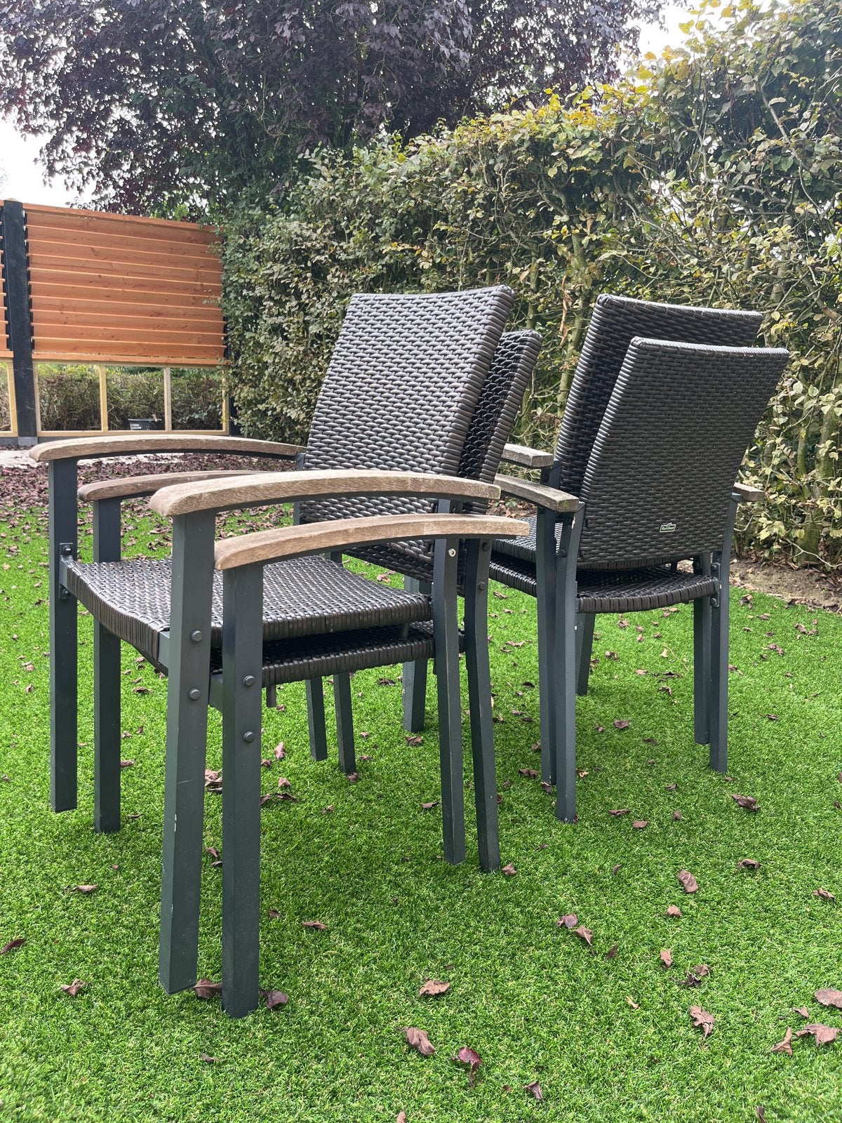 4x Wicker tuinstoelen met houten armleuningen, Ophalen, Gebruikt, Wicker, Stapelbaar