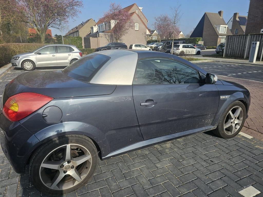 Opel Tigra 1.8 16V Twintop 2006 Grijs, Auto's, Opel, 125 pk, 4 cilinders, 1796 cc, Origineel Nederlands