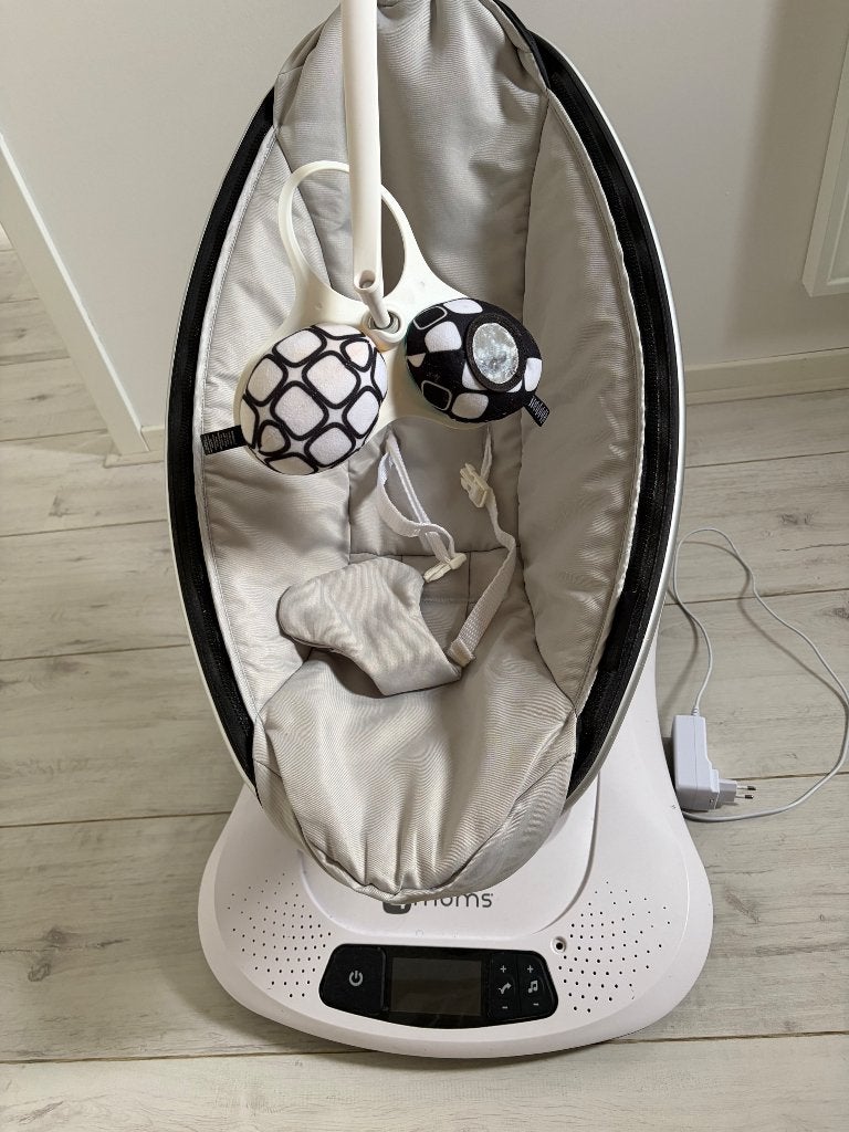 Mama roo 4 moms, Ophalen, Zo goed als nieuw, Ledikant