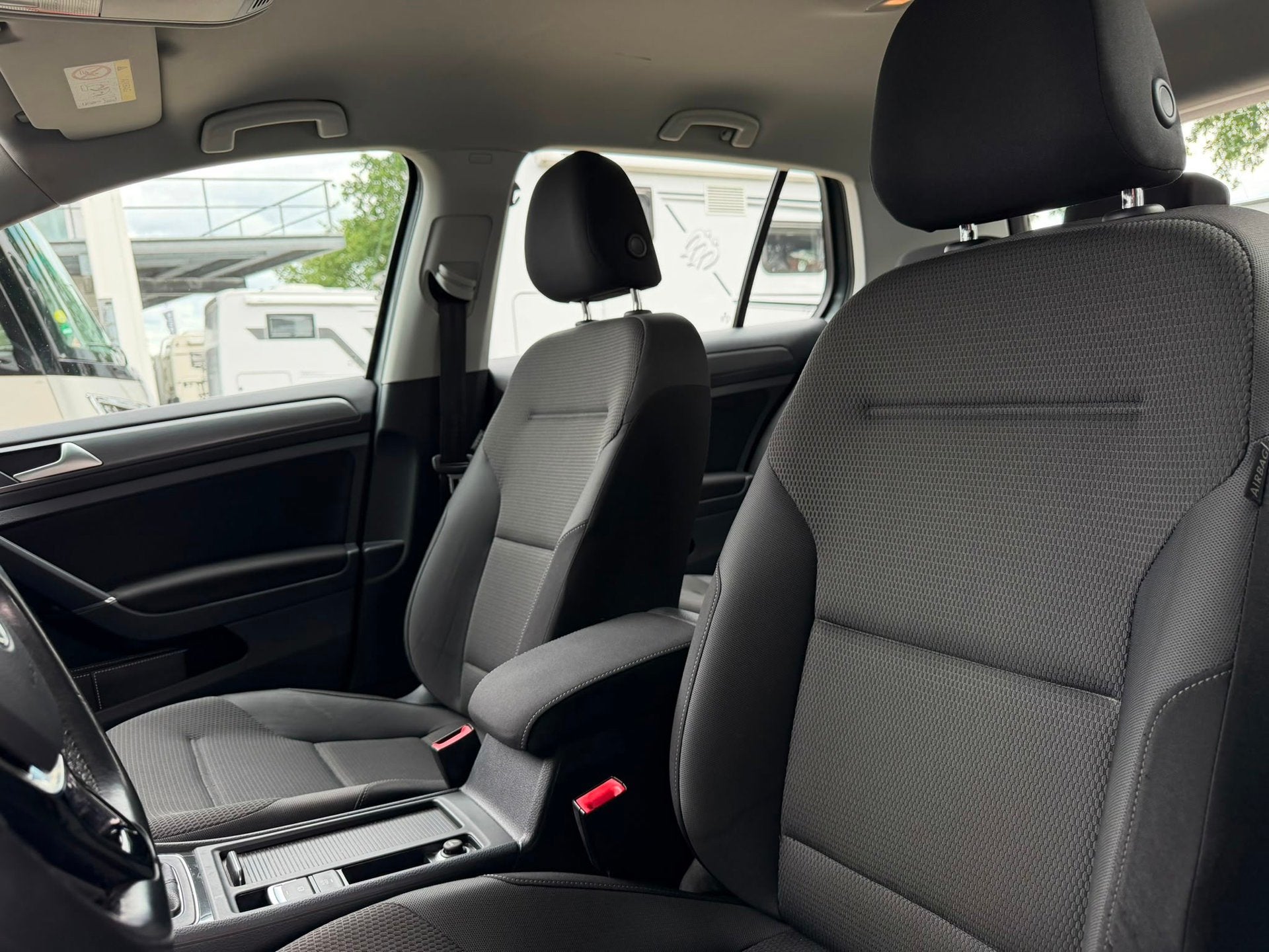 Volkswagen Golf 1.0 TSI Highline APPLE CARPLAY, CLIMATRONIC,, Startonderbreker, Gebruikt, 1137 kg, Origineel Nederlands