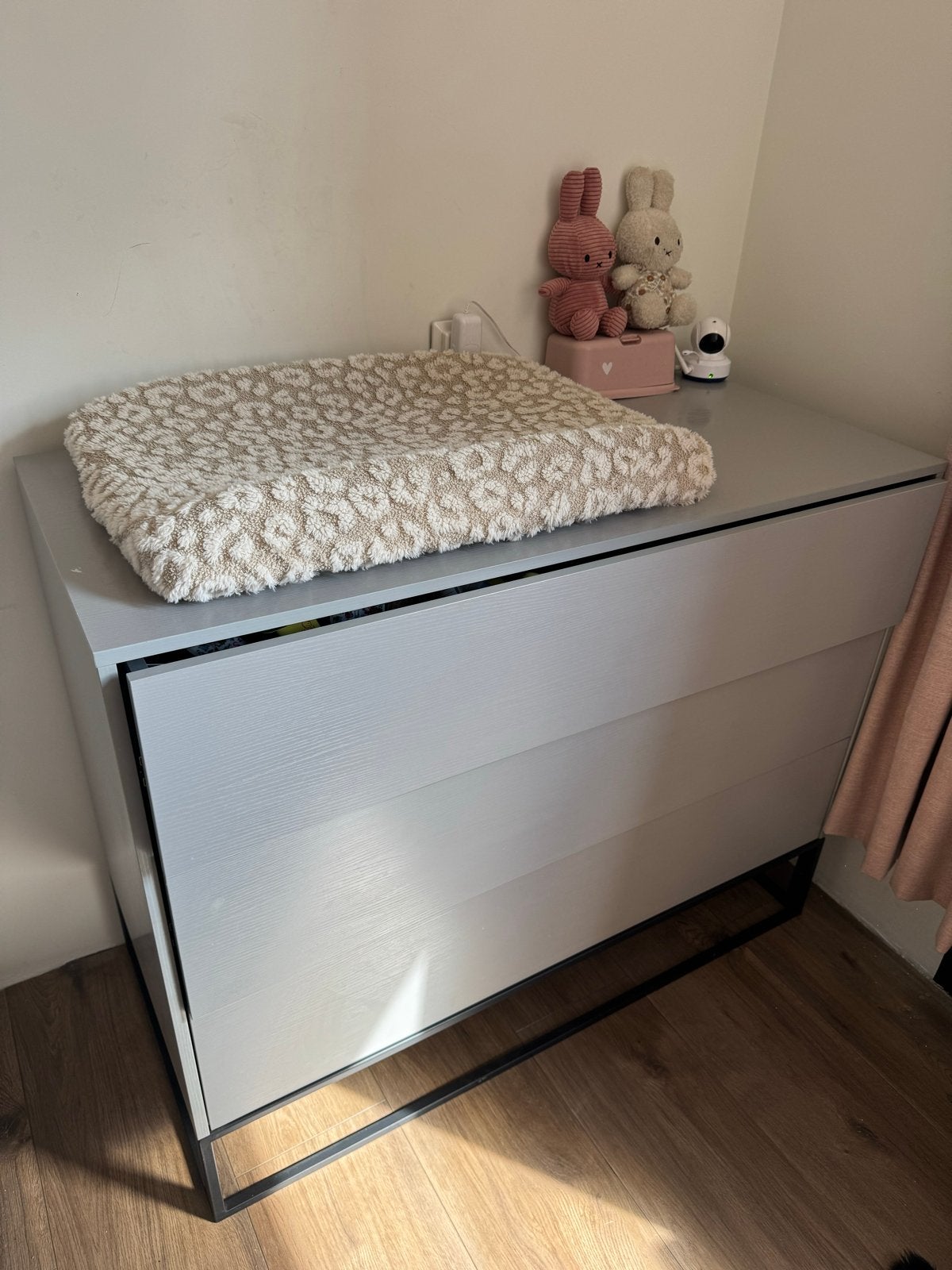 Dayley Cabino babykamer set: Ledikant, Commode en Kast, Kinderen en Baby's, Ophalen, Gebruikt, 50 tot 70 cm, 105 cm of meer