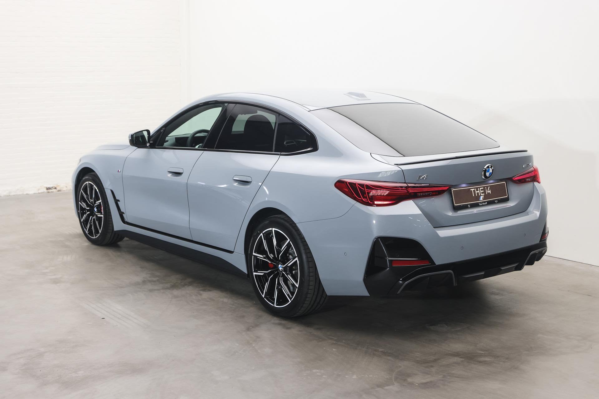 BMW i4 eDrive40 M Sport / Achteruitrijcamera / Active Cruise, Dealer onderhouden, Achterwielaandrijving, Zwart, 2020 kg