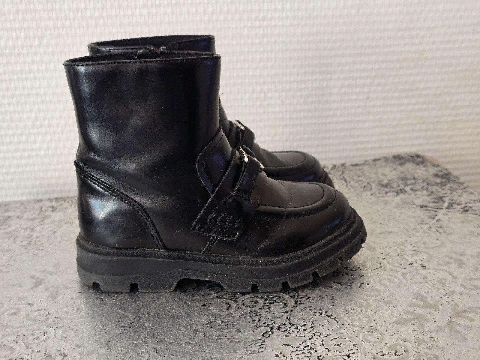Zara Zwarte  laarzen met hartjesgesp, maat 23, Gebruikt, Meisje, Ophalen of Verzenden, Laarzen