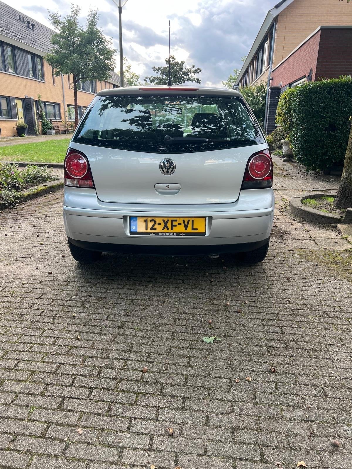 Volkswagen Polo 1.4 16V 59KW 2007 Grijs, Auto's, Voorwielaandrijving, 4 cilinders, Handgeschakeld, Particulier