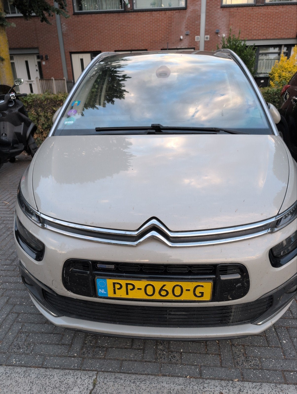 Citroën C4 1.2 Puretech 130pk 2017 Grijs apk 08/27, Auto's, 1350 kg, 1199 cc, 7 stoelen, Origineel Nederlands