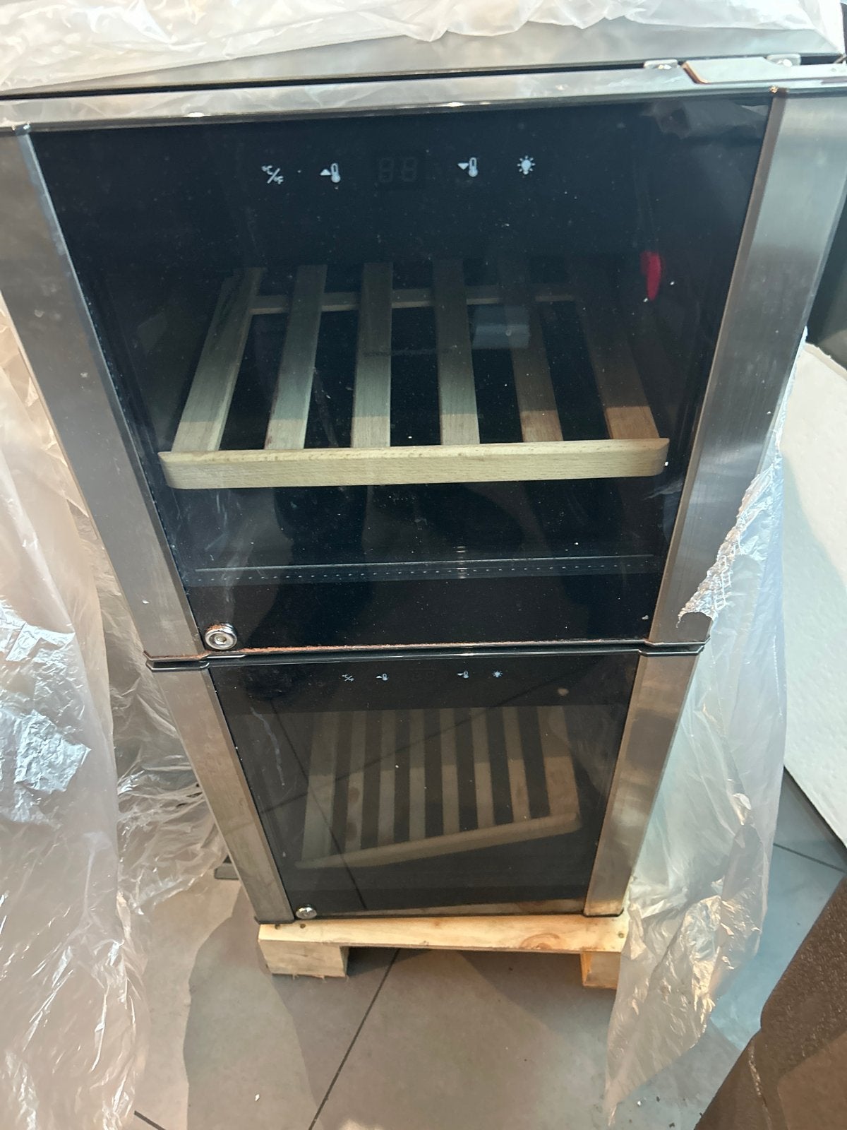 Wijnkoeler 2 zones, 1 zone defect - snel afhalen, Witgoed en Apparatuur, Koelkasten en IJskasten, Ophalen, Minder dan 85 cm, Minder dan 75 liter