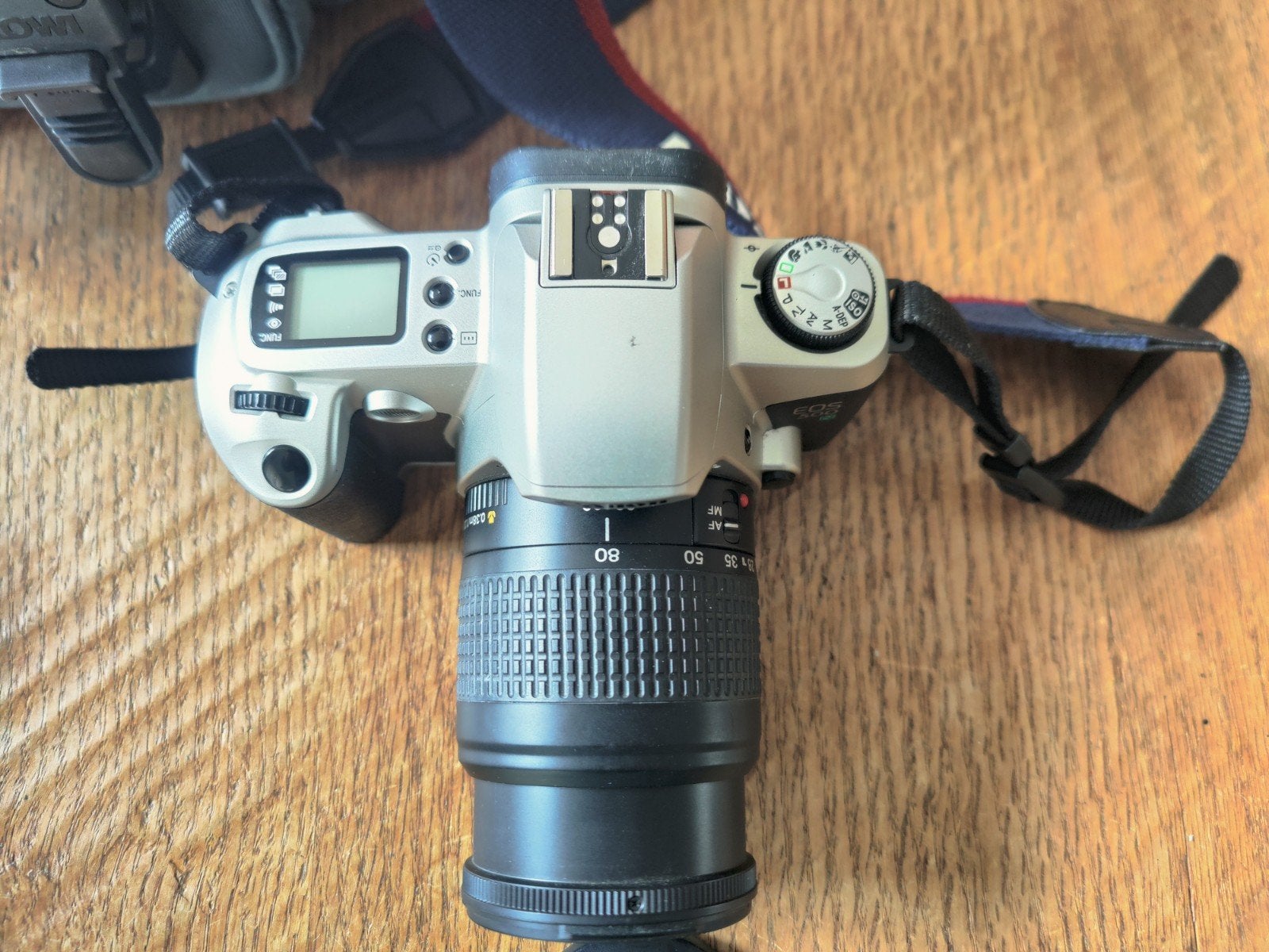 Foto 3 van Canon EOS 500 spiegelreflexcamera met lens en tas