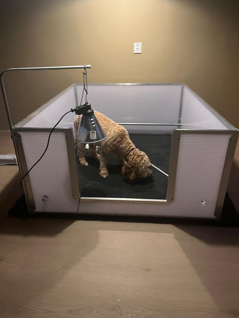 Kunstof/aluminium werpkist, Dieren en Toebehoren, Hondenhokken, Ophalen of Verzenden, Zo goed als nieuw, 110 cm of meer, Minder dan 65 cm