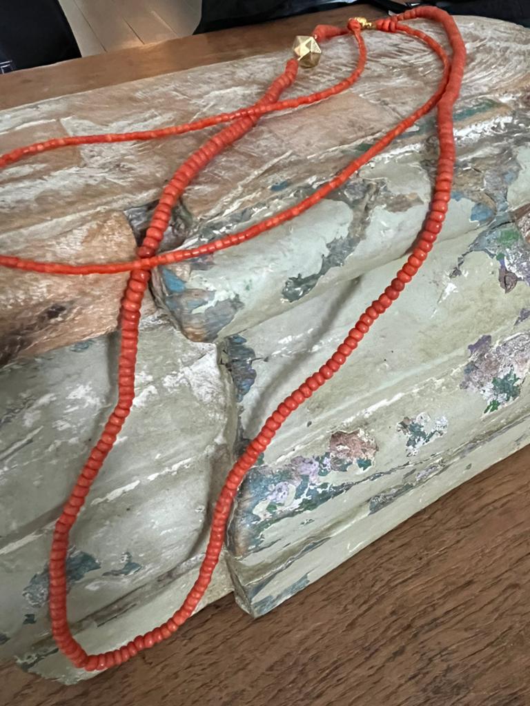 Antieke bloedkoraal ketting gouden slot ., Ophalen of Verzenden, Goud, Ketting
