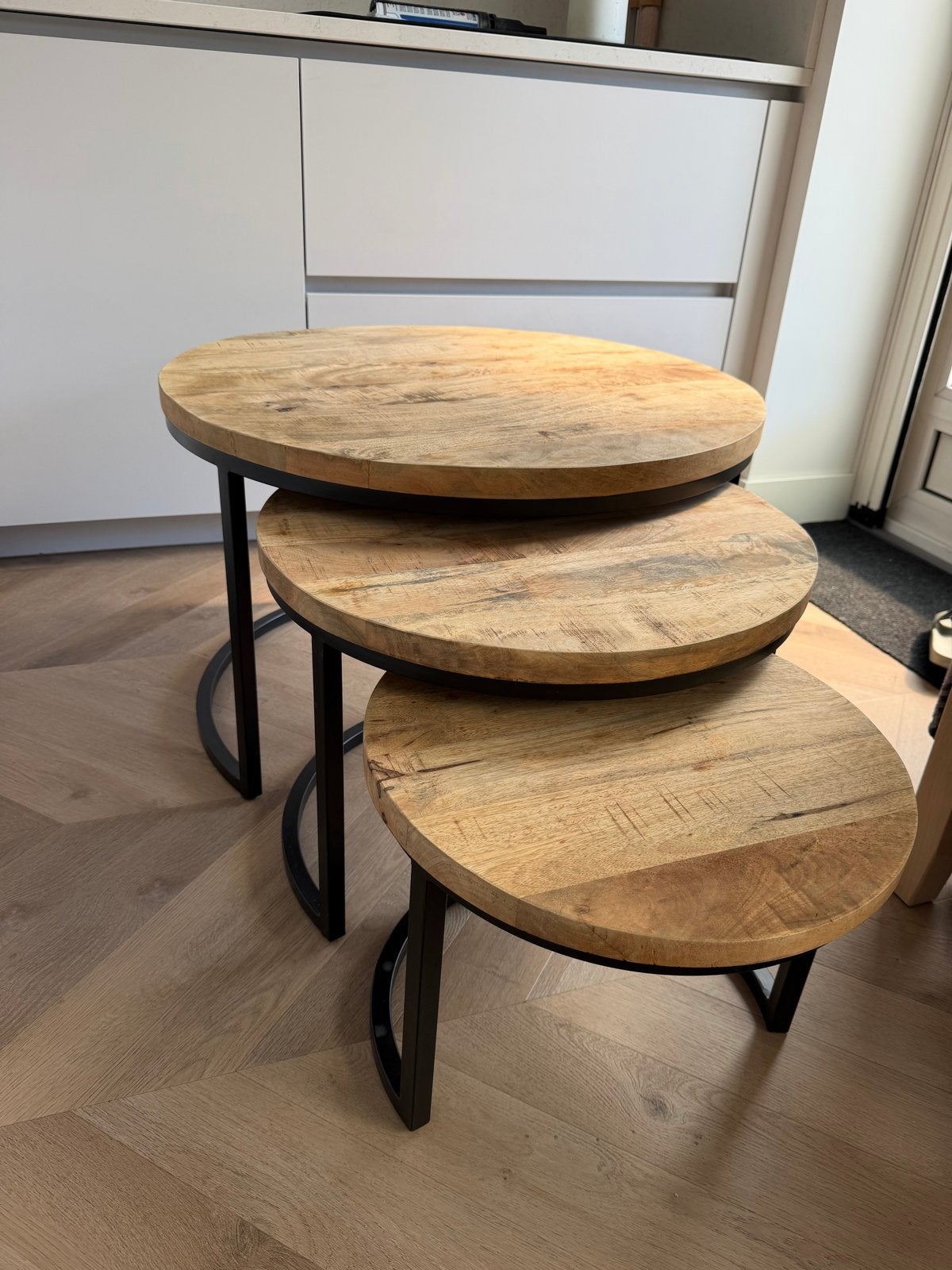 De Bommel Salontafels rond massief mangohout set van 3, Ophalen, Rond, 50 tot 100 cm, Zo goed als nieuw
